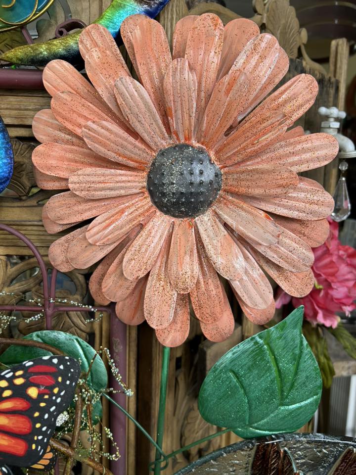 Peach Metal Daisy Garden Stake